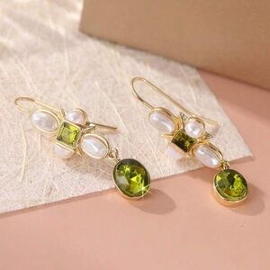Elegant Gold and Green Dangle Earrings R18